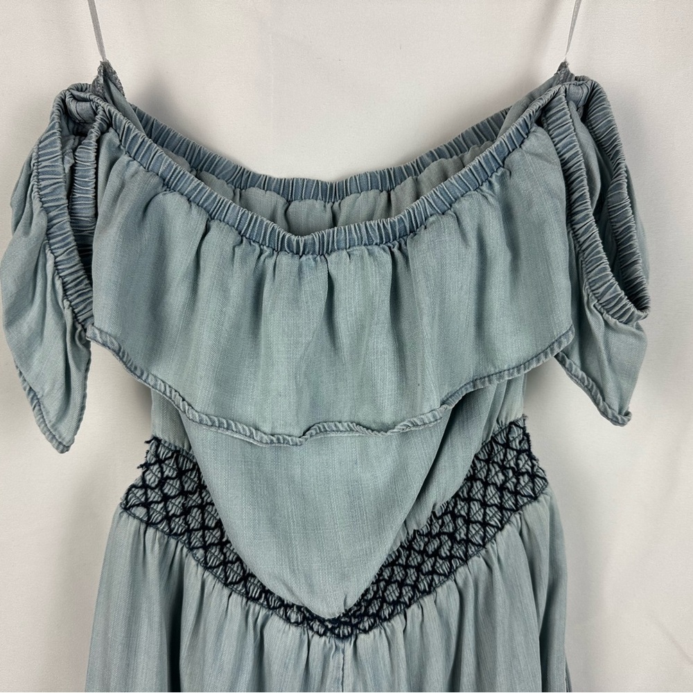 American Eagle Off The Shoulder Chambray Romper. Size Medium. Light wash. - Picture 2 of 11